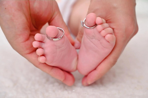 长沙供卵代怀宝宝吃奶呕吐